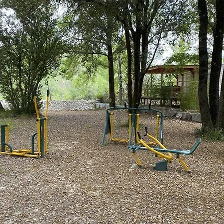 Kamp alanı Mobil 6 Pers Avec Terrasse, 3 - Api-1-52-651 Saint-Maurice-dʼIbie