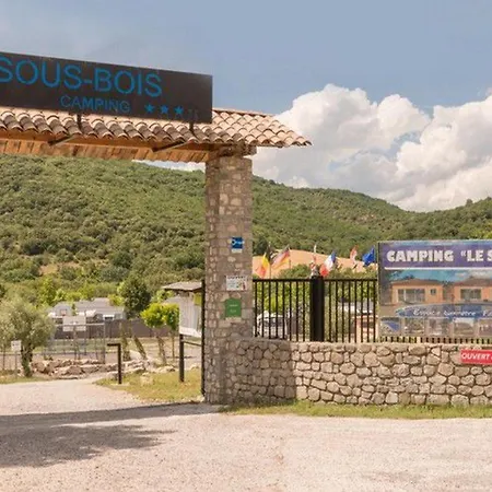 Mobil 6 Pers Avec Terrasse, 3 - Api-1-52-651 Camping Saint-Maurice-dʼIbie